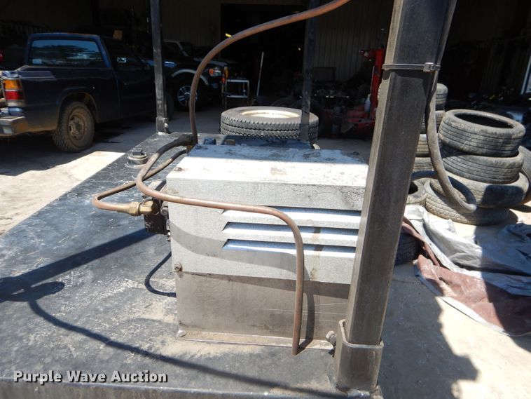 image for item ED9457 2004 Reznor RA235 oil heater