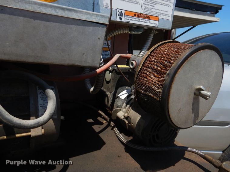 image for item ED9457 2004 Reznor RA235 oil heater