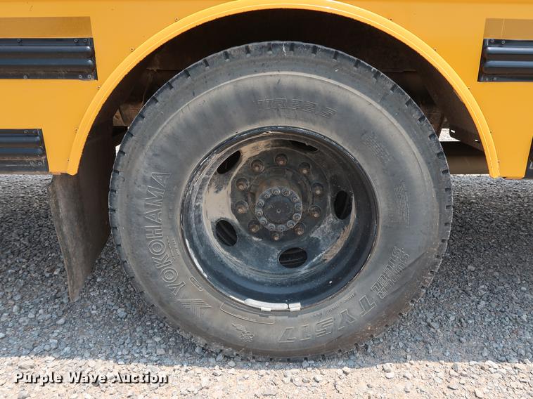 image for item FE9646 2006 Freightliner FS65 Thomas school bus