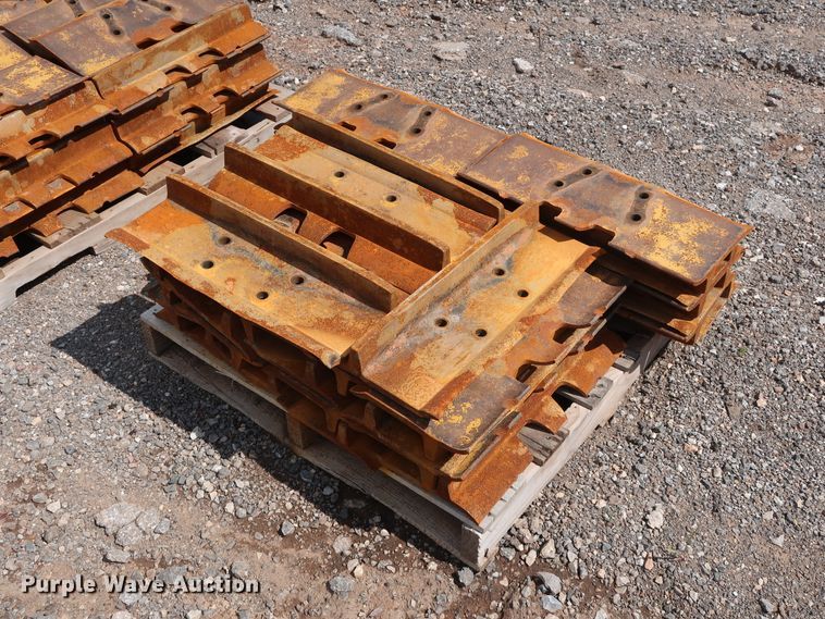 (80) Caterpillar D6K single grouser dozer track pads in Edmond, OK Item FE9717 sold Purple Wave