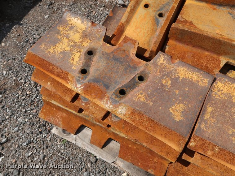 (80) Caterpillar D6K single grouser dozer track pads in Edmond, OK Item FE9717 sold Purple Wave