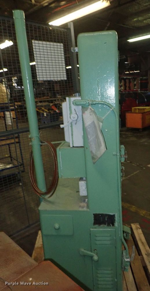 image for item FE9790 Post saw