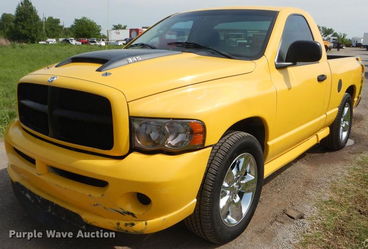 image for item FH9415 2005 Dodge Ram 1500 Rumble Bee pickup truck
