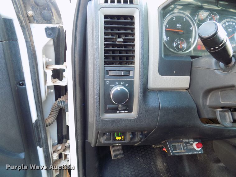 image for item FI9897 2011 Dodge Ram 4500 flatbed truck