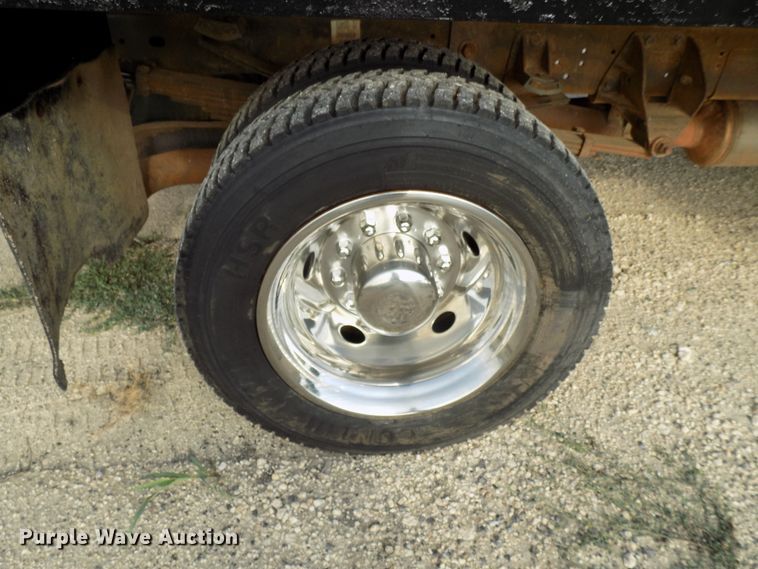 image for item FI9897 2011 Dodge Ram 4500 flatbed truck