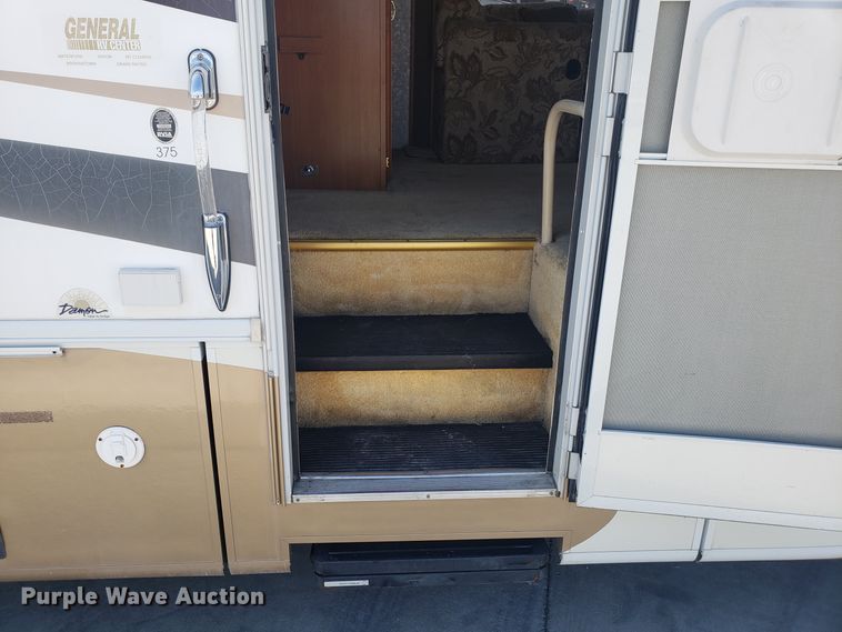 image for item FL9061 2002 Ford Intruder RV