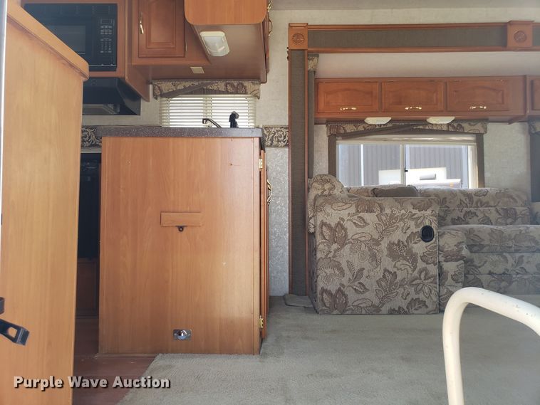 image for item FL9061 2002 Ford Intruder RV