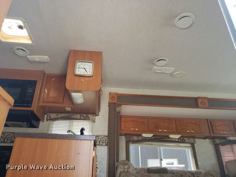 image for item FL9061 2002 Ford Intruder RV