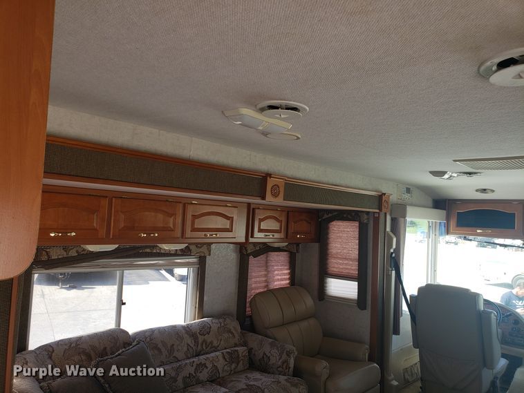 image for item FL9061 2002 Ford Intruder RV