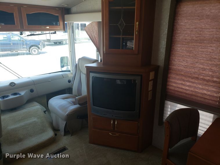 image for item FL9061 2002 Ford Intruder RV