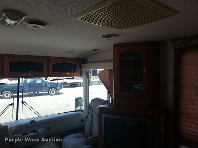 image for item FL9061 2002 Ford Intruder RV