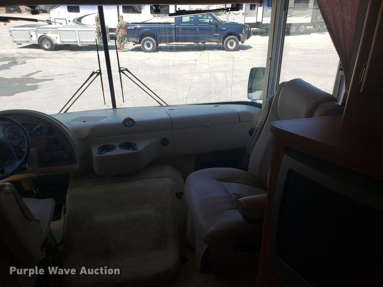 image for item FL9061 2002 Ford Intruder RV