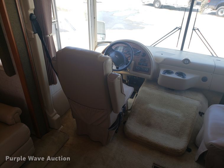 image for item FL9061 2002 Ford Intruder RV