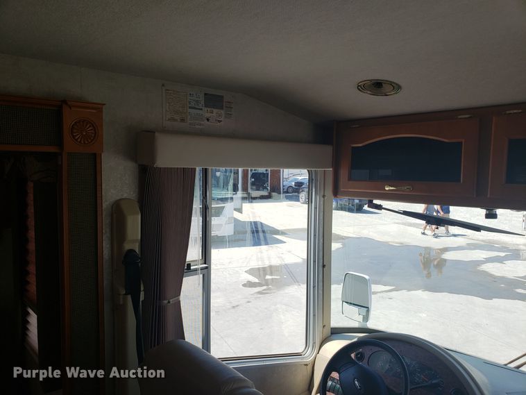 image for item FL9061 2002 Ford Intruder RV