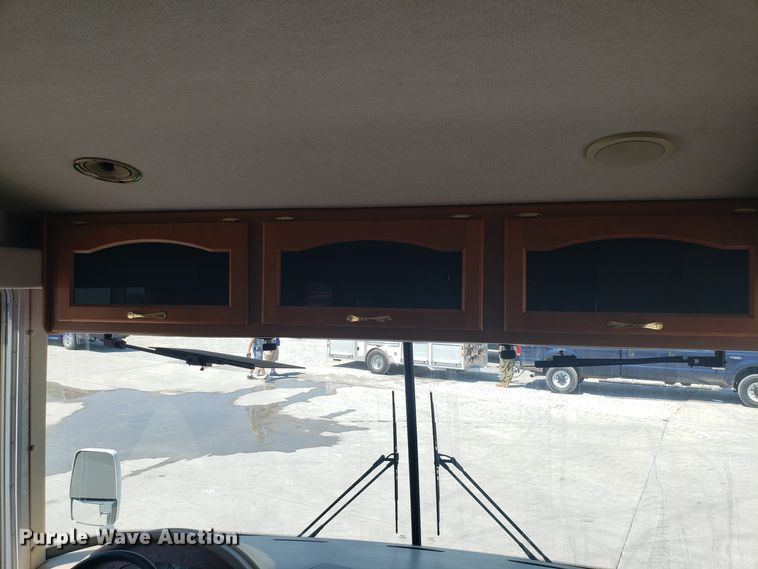 image for item FL9061 2002 Ford Intruder RV