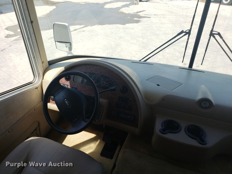 image for item FL9061 2002 Ford Intruder RV