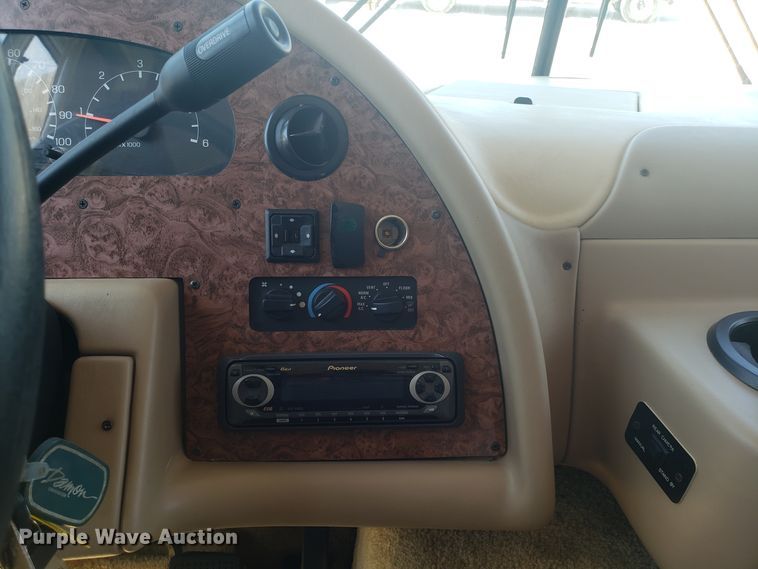 image for item FL9061 2002 Ford Intruder RV