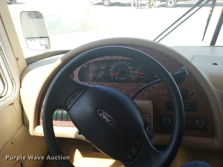 image for item FL9061 2002 Ford Intruder RV