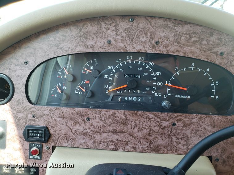 image for item FL9061 2002 Ford Intruder RV