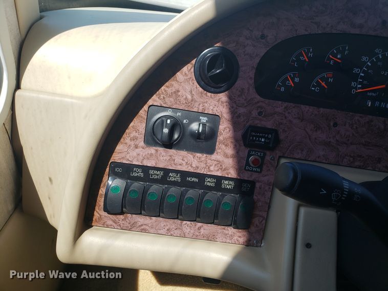 image for item FL9061 2002 Ford Intruder RV