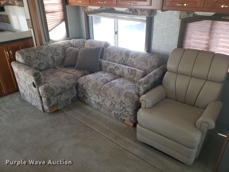 image for item FL9061 2002 Ford Intruder RV