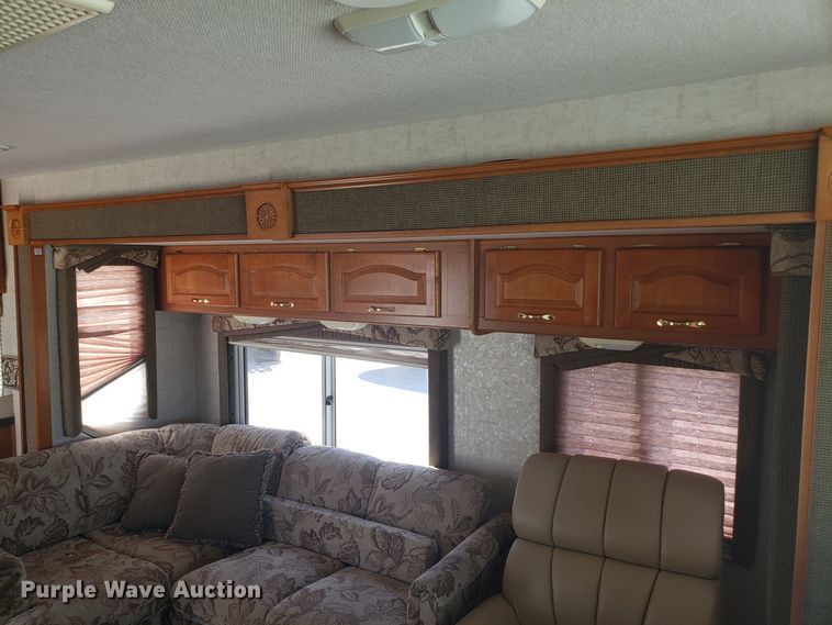 image for item FL9061 2002 Ford Intruder RV