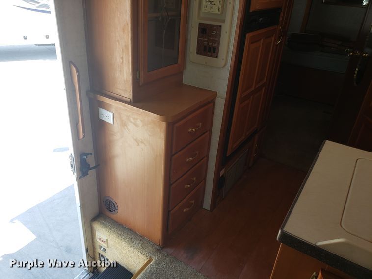 image for item FL9061 2002 Ford Intruder RV