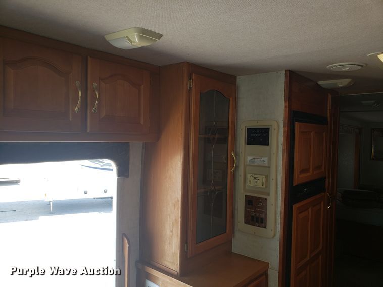 image for item FL9061 2002 Ford Intruder RV