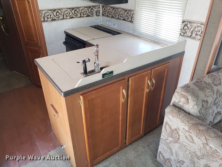 image for item FL9061 2002 Ford Intruder RV