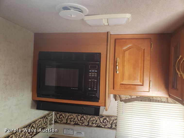 image for item FL9061 2002 Ford Intruder RV