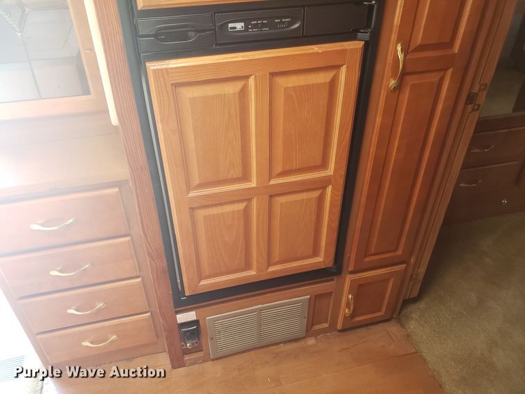 image for item FL9061 2002 Ford Intruder RV