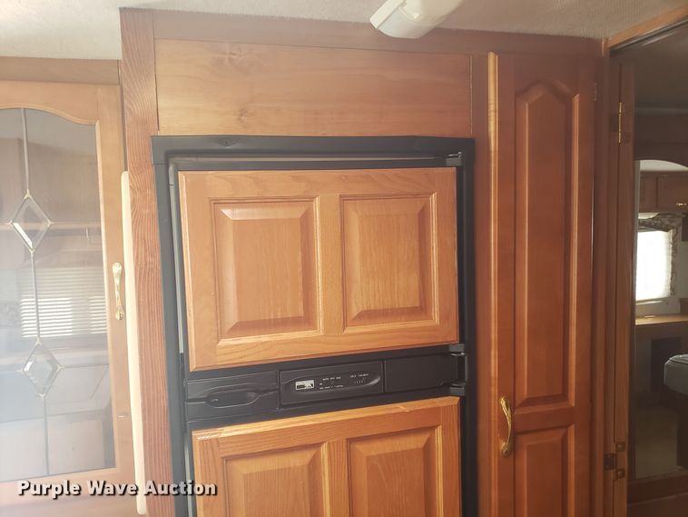 image for item FL9061 2002 Ford Intruder RV