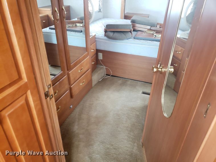 image for item FL9061 2002 Ford Intruder RV