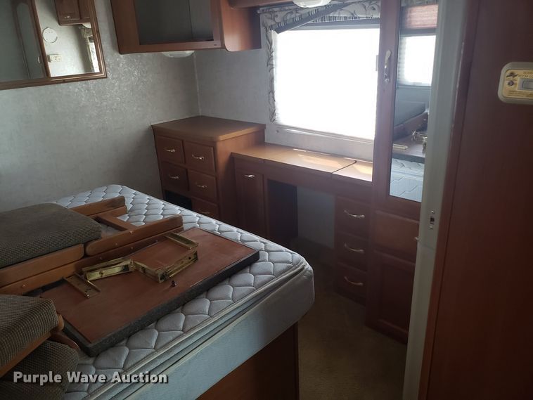 image for item FL9061 2002 Ford Intruder RV