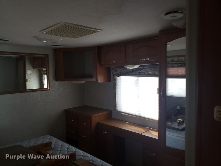 image for item FL9061 2002 Ford Intruder RV