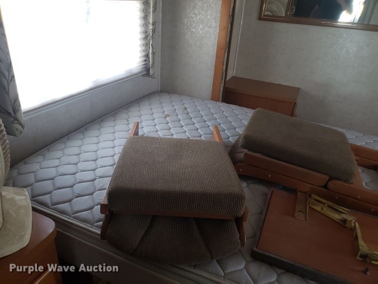 image for item FL9061 2002 Ford Intruder RV