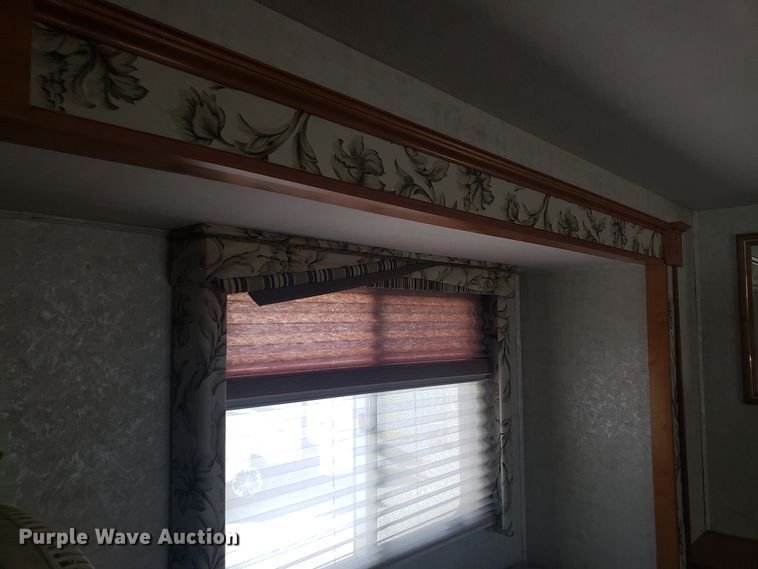 image for item FL9061 2002 Ford Intruder RV