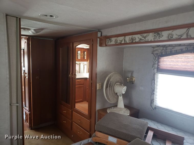 image for item FL9061 2002 Ford Intruder RV