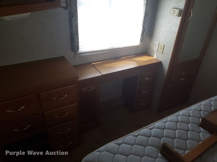 image for item FL9061 2002 Ford Intruder RV