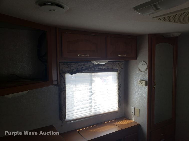 image for item FL9061 2002 Ford Intruder RV