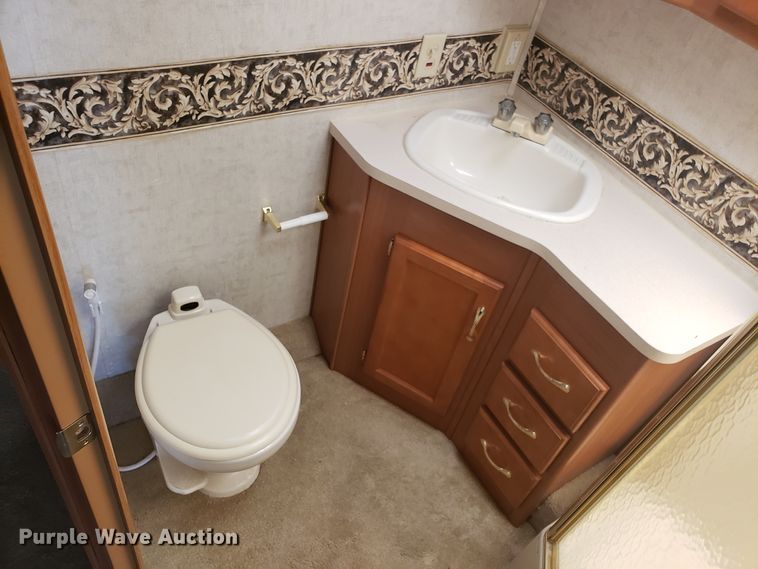 image for item FL9061 2002 Ford Intruder RV