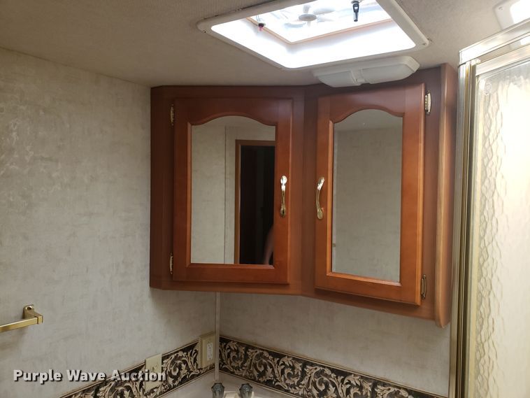 image for item FL9061 2002 Ford Intruder RV