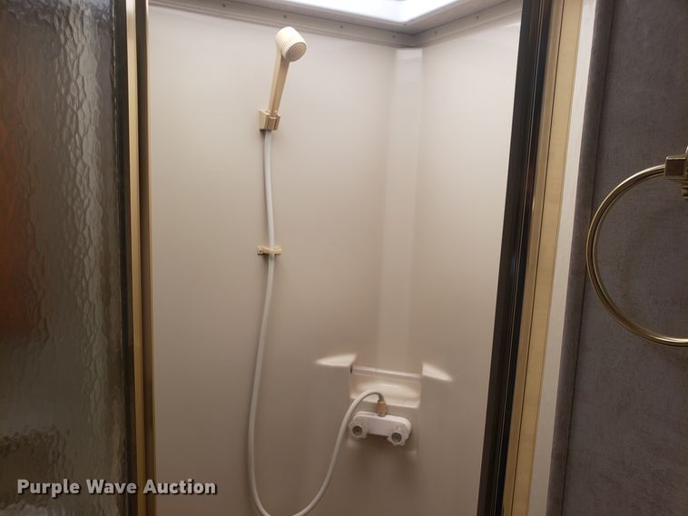 image for item FL9061 2002 Ford Intruder RV