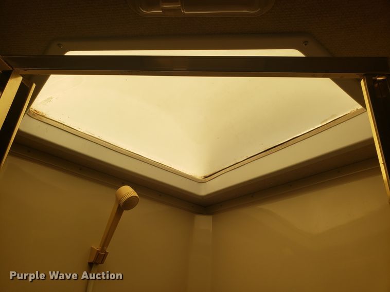 image for item FL9061 2002 Ford Intruder RV