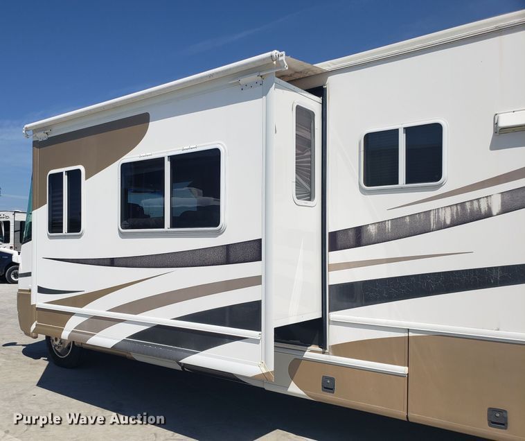 image for item FL9061 2002 Ford Intruder RV