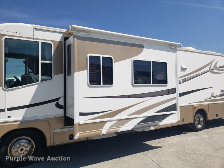 image for item FL9061 2002 Ford Intruder RV