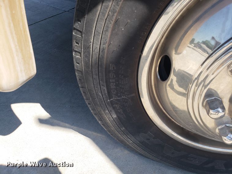 image for item FL9061 2002 Ford Intruder RV