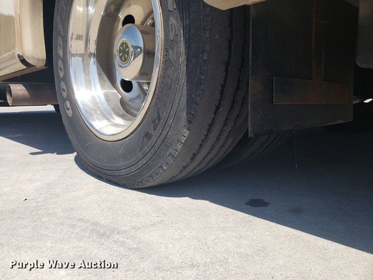 image for item FL9061 2002 Ford Intruder RV