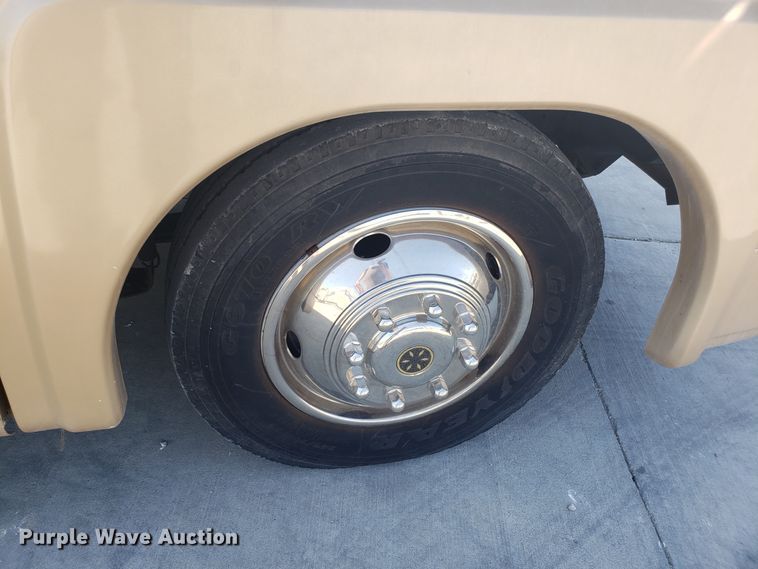 image for item FL9061 2002 Ford Intruder RV