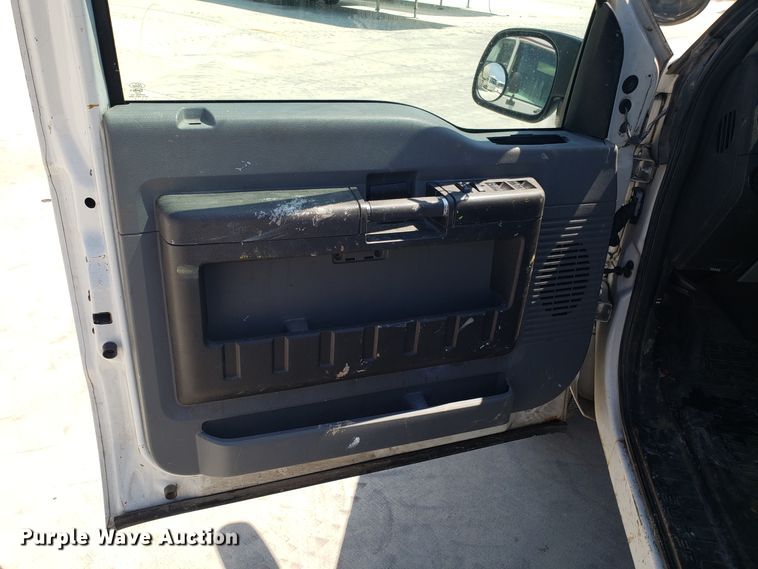 image for item FL9063 2013 Ford F250 Super Duty Crew Cab pickup truck